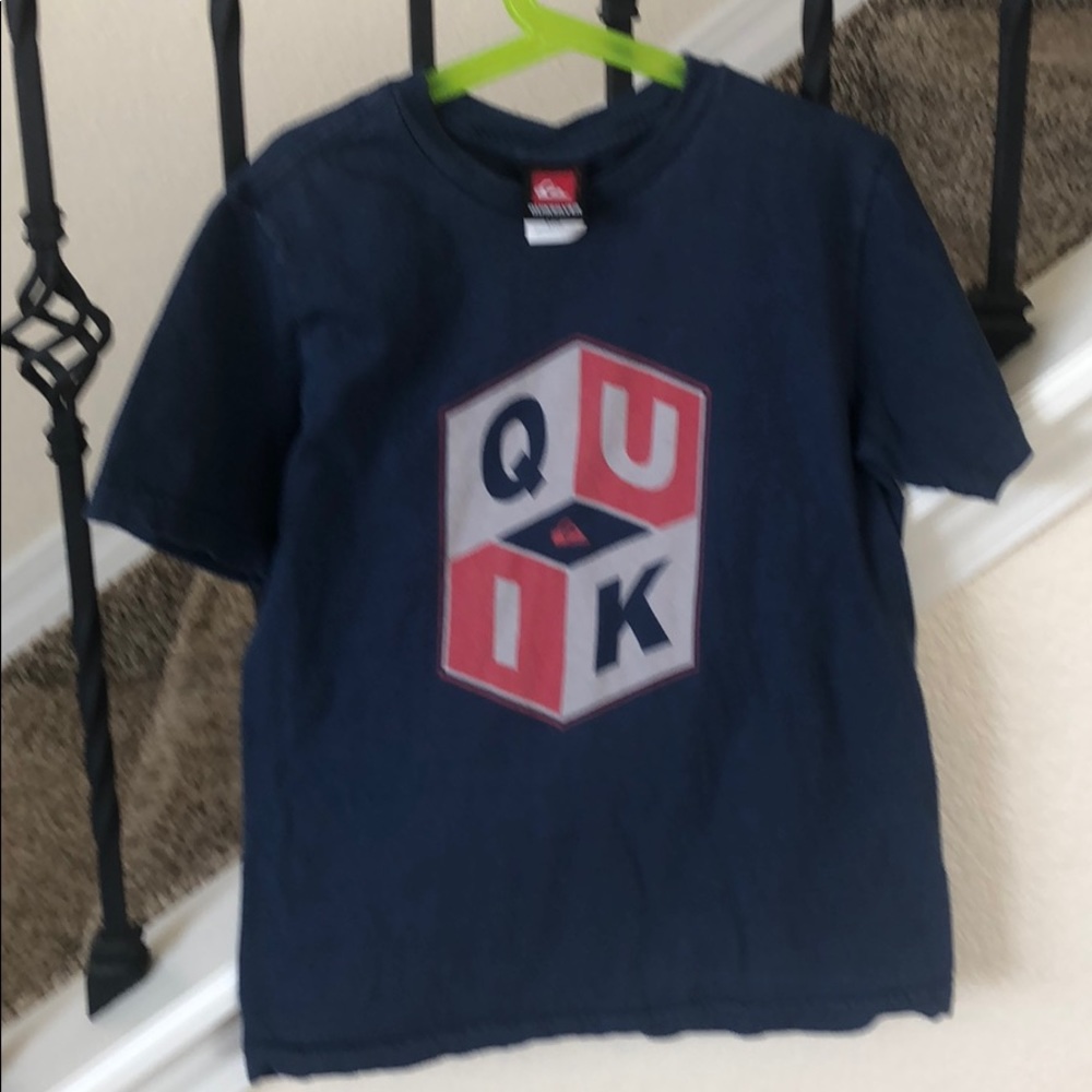 GUC boys size small quicksilver tshirt